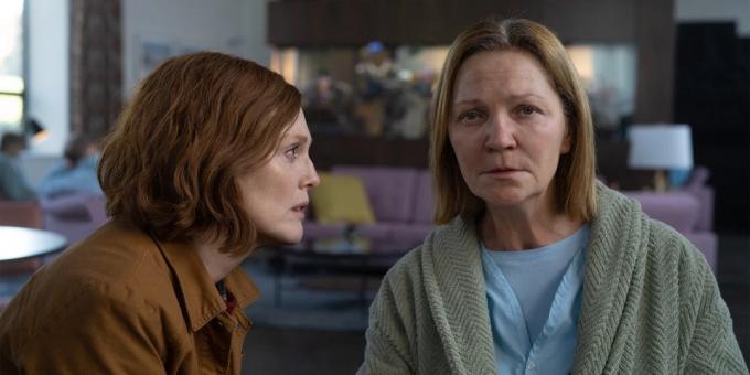 Julianne Moore and Joan Allen, still from the series "Lizzie