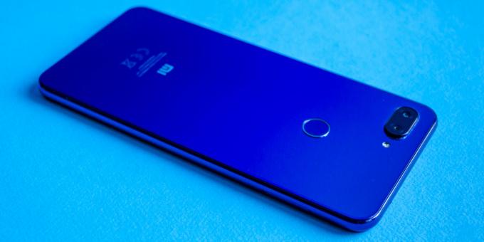 Overview Xiaomi Mi 8 Lite: The back surface