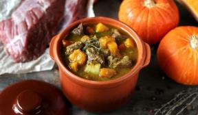 Potted beef with potatoes and pumpkin