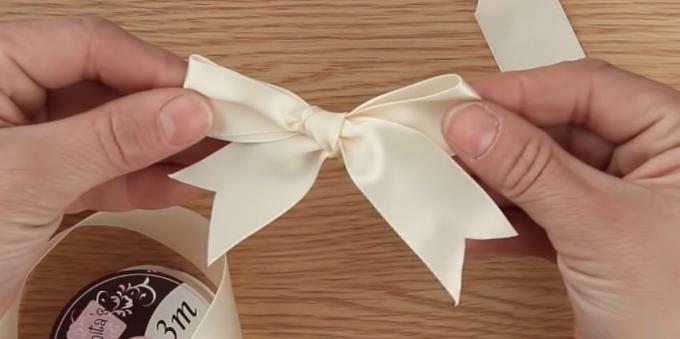 How to tie a classic bow