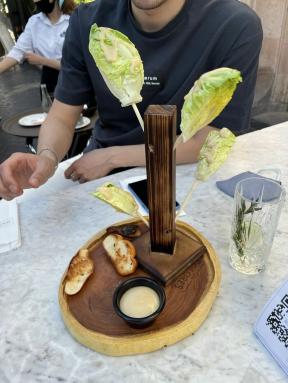 15 photos of unusual serving of dishes and cocktails in restaurants and bars