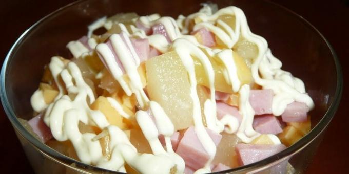 Ham, cheese and pineapple salad: a simple recipe