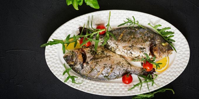 Baked dorado with butter and dill sauce