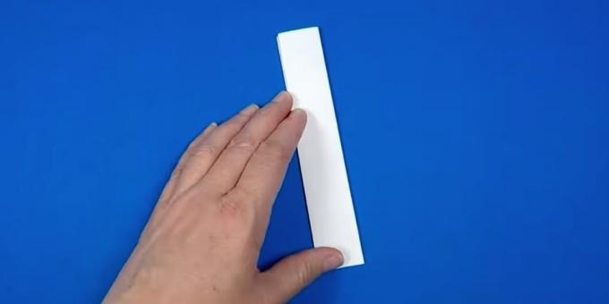 how to make a snowman: make a paper strip
