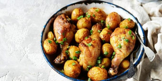 Chicken drumsticks with potatoes