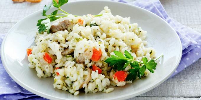 Pilaf with chicken and mushrooms in the microwave