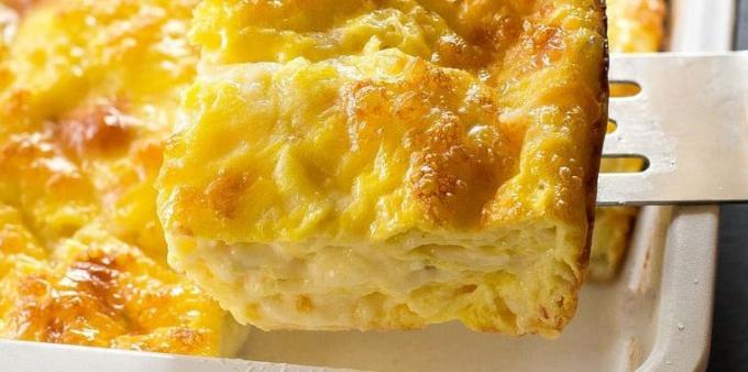 How to cook eggs in the oven: Egg casserole with cream cheese and cheese