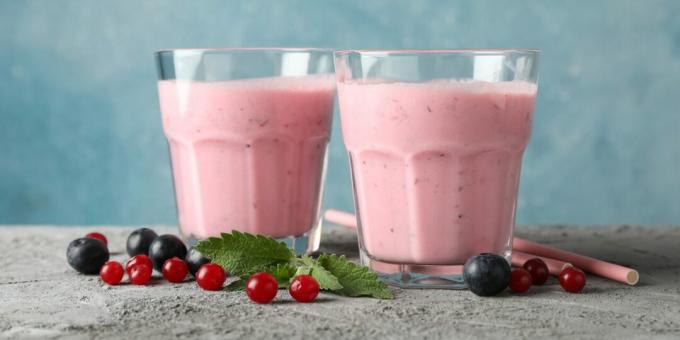 Cocktail of kefir and berries