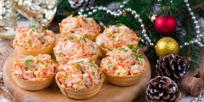 Tartlets with ham, cheese and carrots