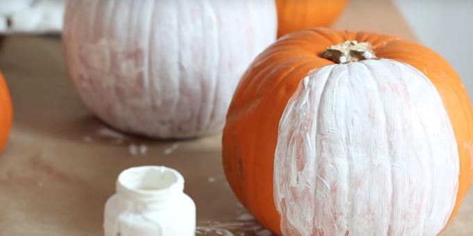 Crafts from pumpkin: color of the white paint