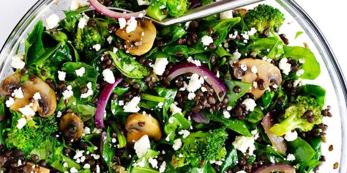 Vegetable salad with broccoli, spinach and lentils