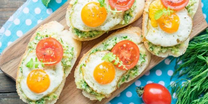 Sandwiches with avocado, egg and tomato