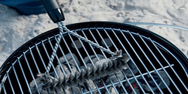 Brush for cleaning grill