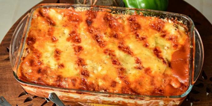 Lasagna with minced meat and cabbage leaves