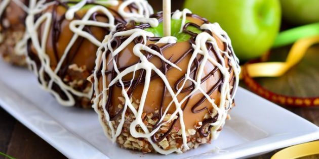 Caramel apples with chocolate