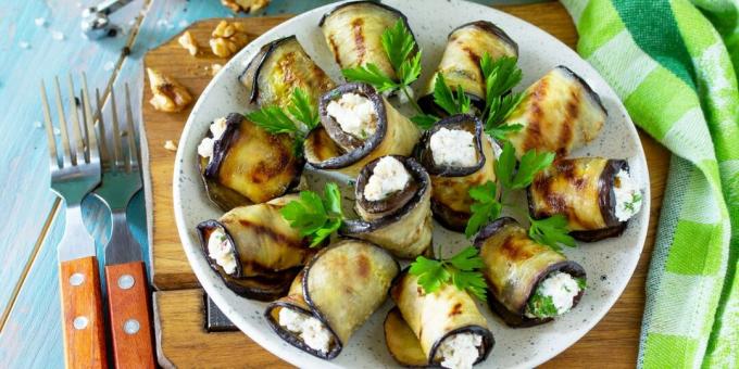 Eggplant rolls with cottage cheese and garlic