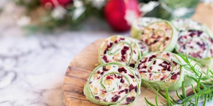Roll with goat cheese and cranberries