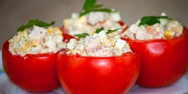 Tomatoes stuffed with smoked chicken breast and corn