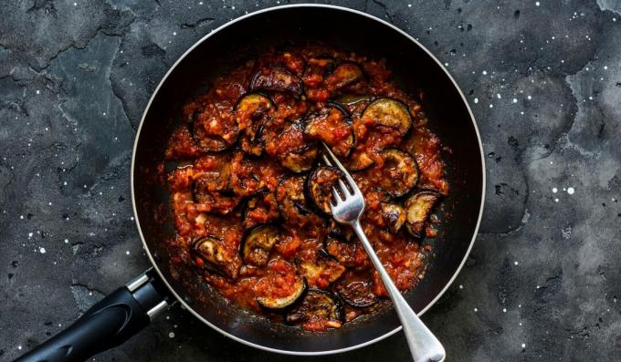 Eggplant mezhivo with tomato sauce