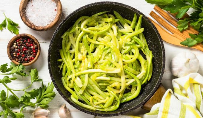 Spicy zucchini salad with soy sauce