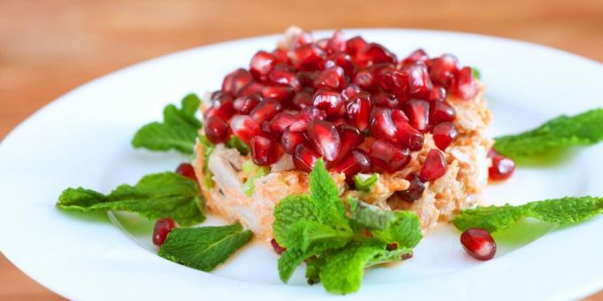 A simple salad recipe with pomegranate, carrots and garlic