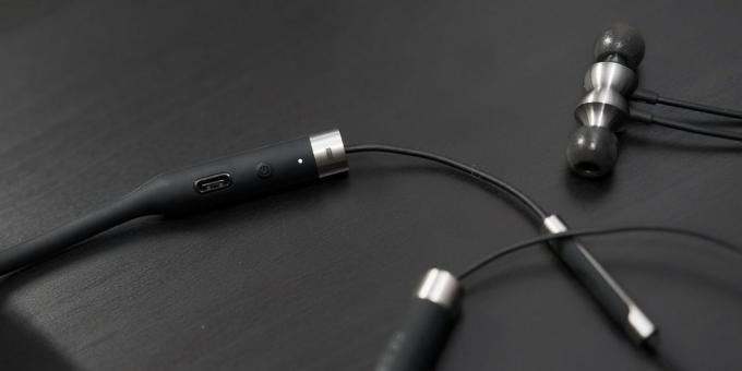 Wireless headphones: Remote