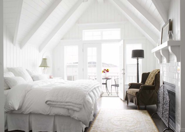 Small bedroom: white walls