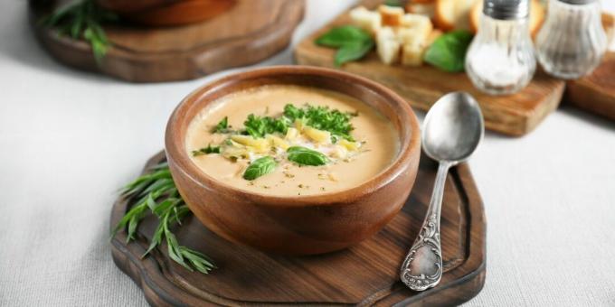 Cheese soup with cauliflower