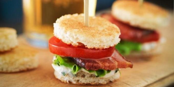 Recipes canapés with tomatoes and bacon