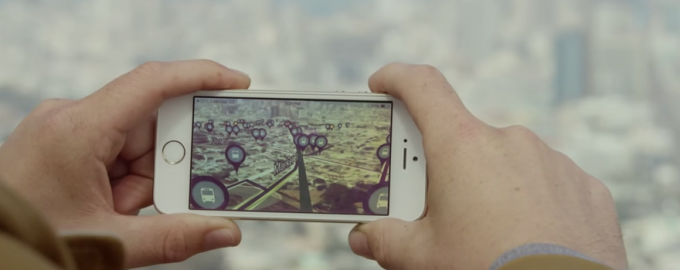 Urban Engines imposes a map of the city over the city on the smartphone screen