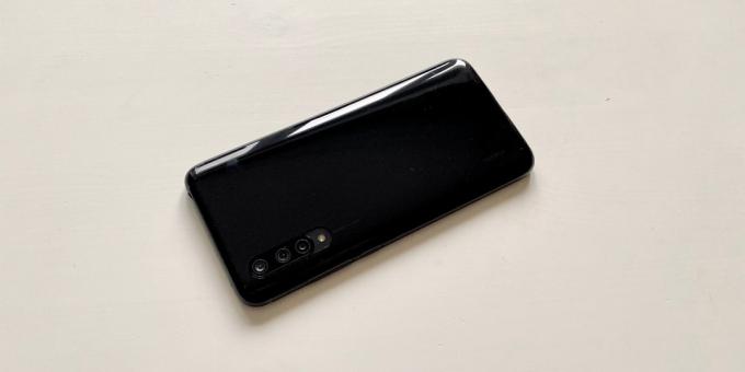 Xiaomi Mi 9 Lite: in a case