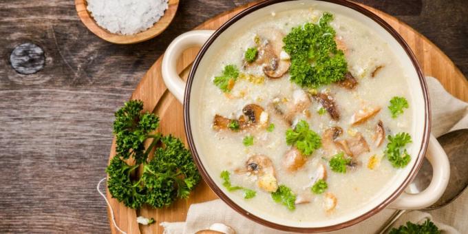 Mushroom soup with cream and wine