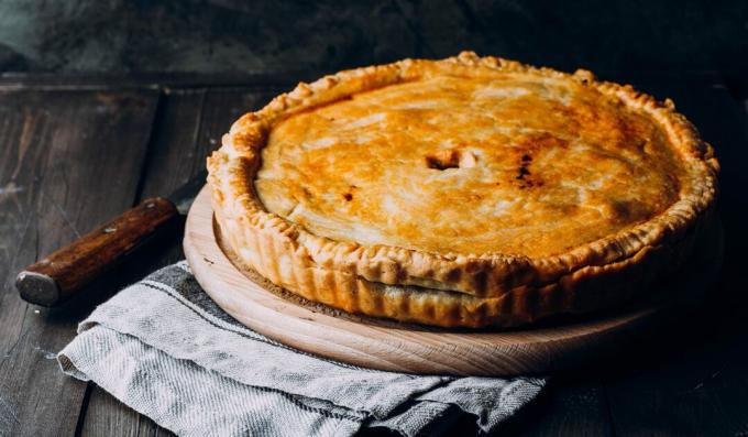 Pie with meat and potatoes on kefir