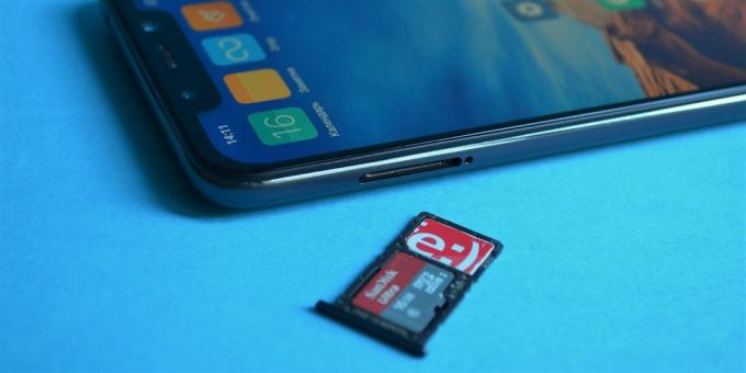 review Xiaomi Pocophone F1: Tray