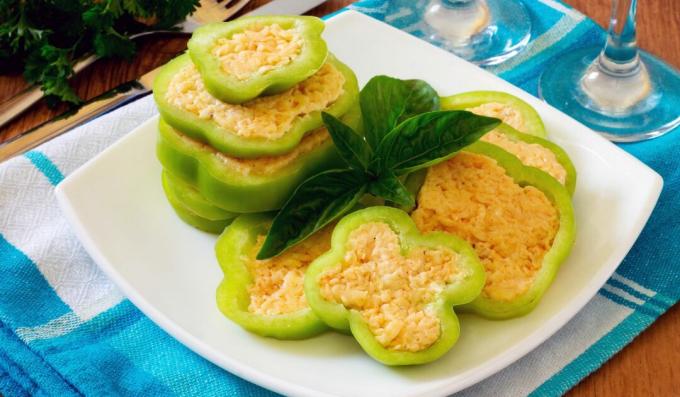 Cold bell pepper appetizer with cheese, eggs and garlic