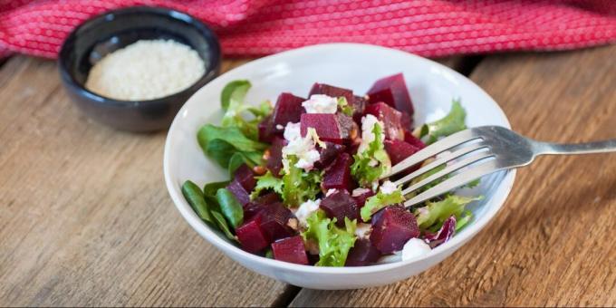 Diet salad with baked beets, feta, tomatoes and cashews