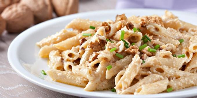 Pasta with nut sauce