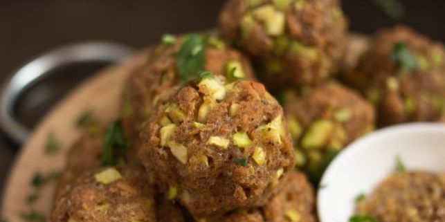 Appetizers Zucchini: crispy balls with cheese