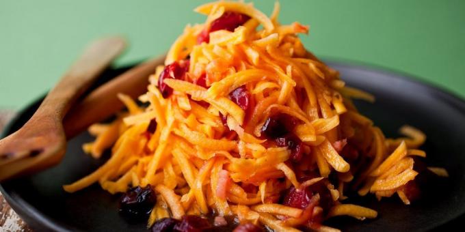 Recipe: Salad of fresh pumpkin and cranberry-orange sauce and ginger