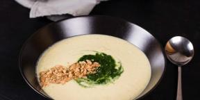 Cauliflower soup with spinach and peanuts