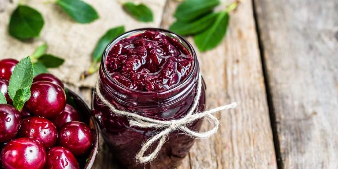 Jam of cherries, pitted with chocolate and vanilla