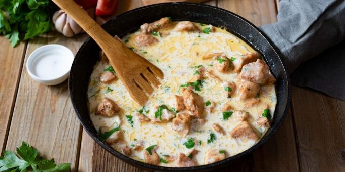 Pork stewed with leeks in a creamy sauce