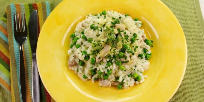 Risotto with chicken and green peas