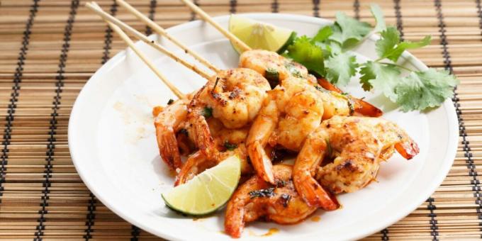Grilled prawns in lime marinade