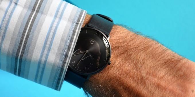 Xiaomi Mijia Smartwatch: On the hand