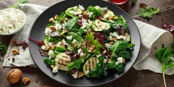 Grilled salad with zucchini, herbs and feta