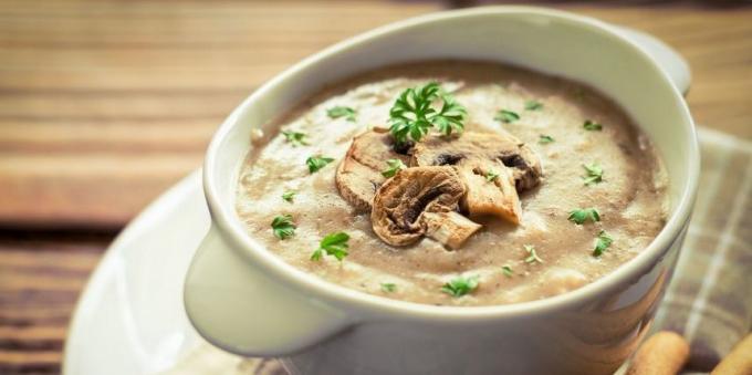 Mushroom cream soup with béchamel sauce