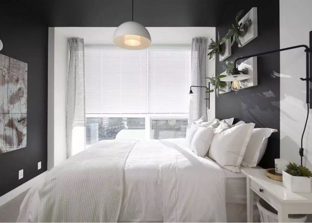 Narrow bedroom: the bed