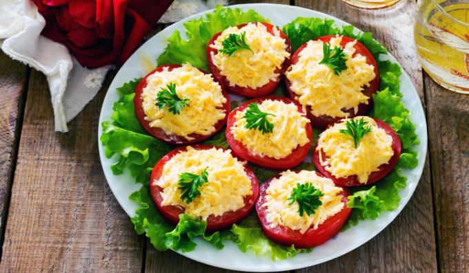Quick appetizer of tomatoes and cheese