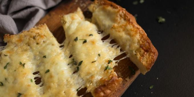 Garlic croutons with cheese and aromatic herbs